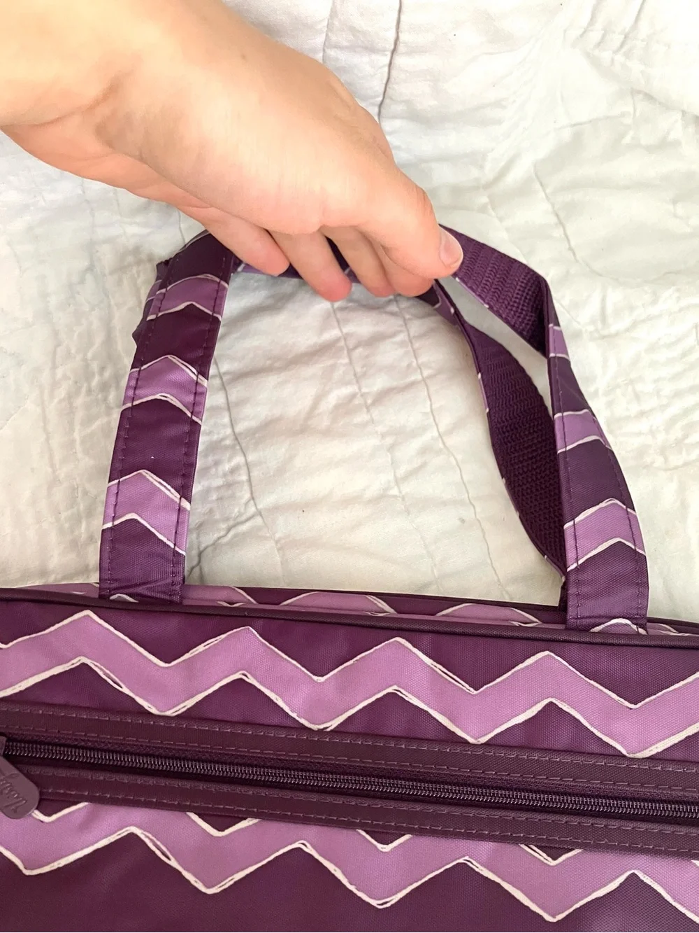 Thirty-One Handle It Cosmetic Travel Bag in Plum Chevron NWT NIP